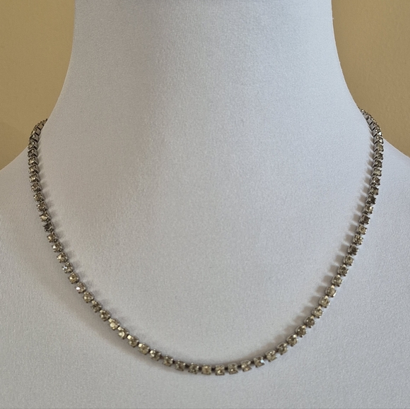 Unsigned Jewelry - VINTAGE Clear Rhinestones in Silver Tone Setting Tennis Necklace